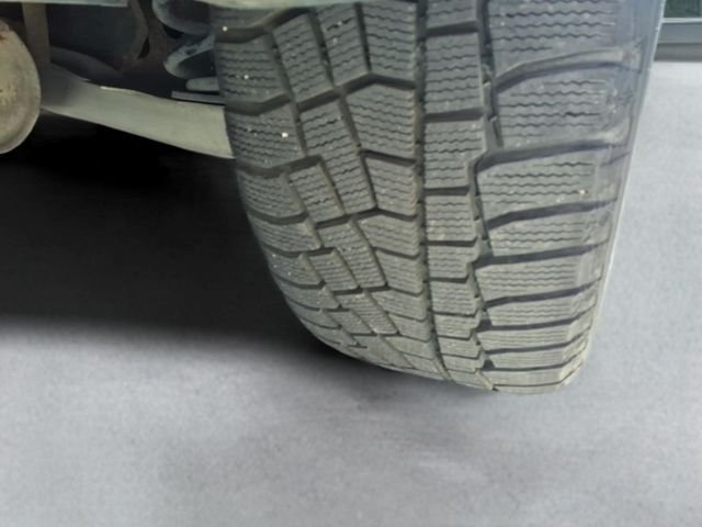 Used 2009 White Pontiac GT image 9