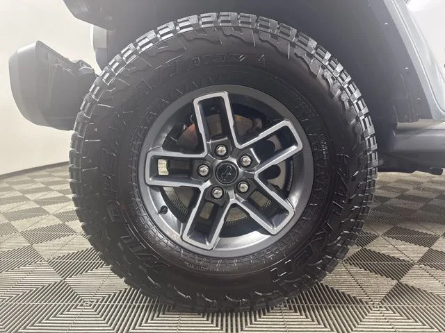 Used 2025 White Jeep Mojave image 10