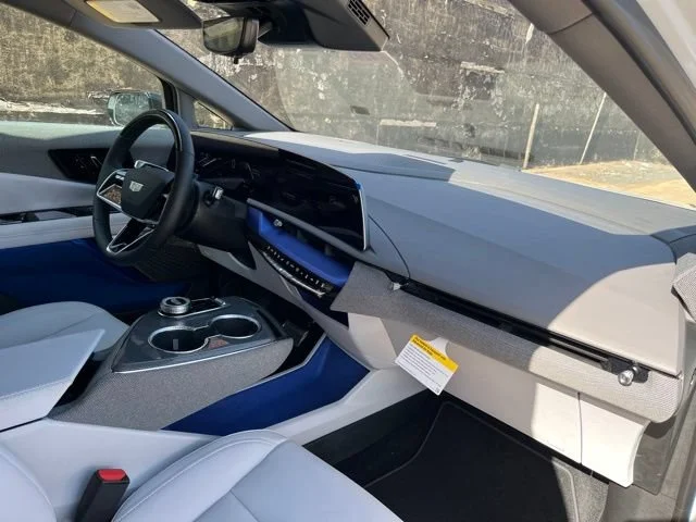 2027 Cadillac OPTIQ Luxury - Photo 23