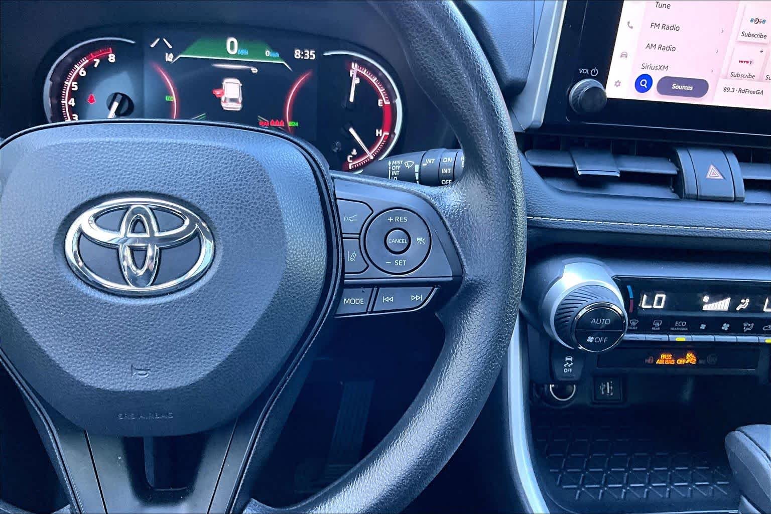 Used 2025 Ice Cap Toyota XLE image 25