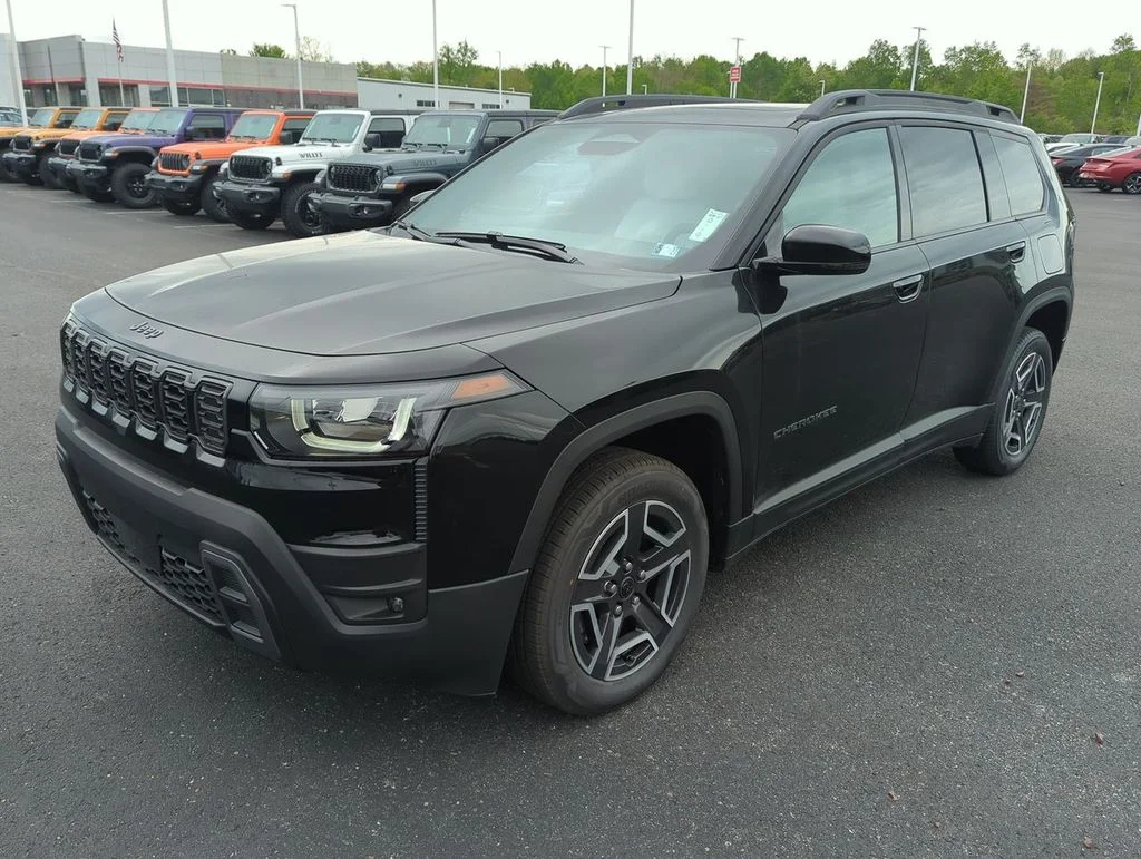 New 2026 Diamond Black Crystal Pearl-Coat Exterior Paint Jeep Limited image 4