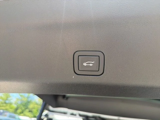 Used 2026 Glacier White GMC Denali Ultimate image 30