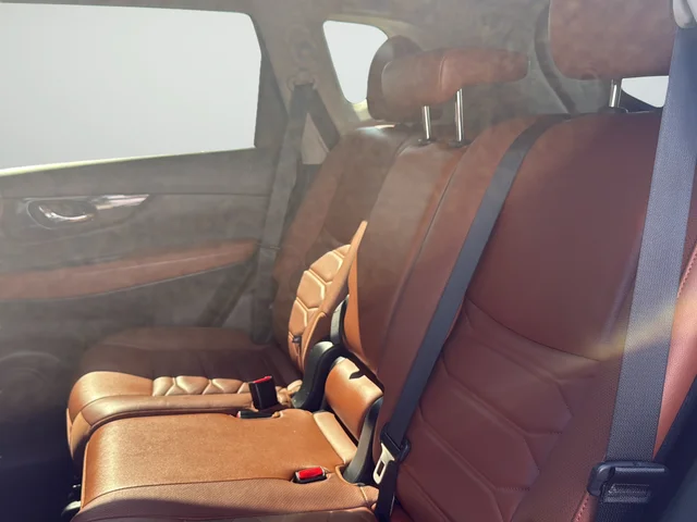 Used 2019 Black Nissan SL image 20