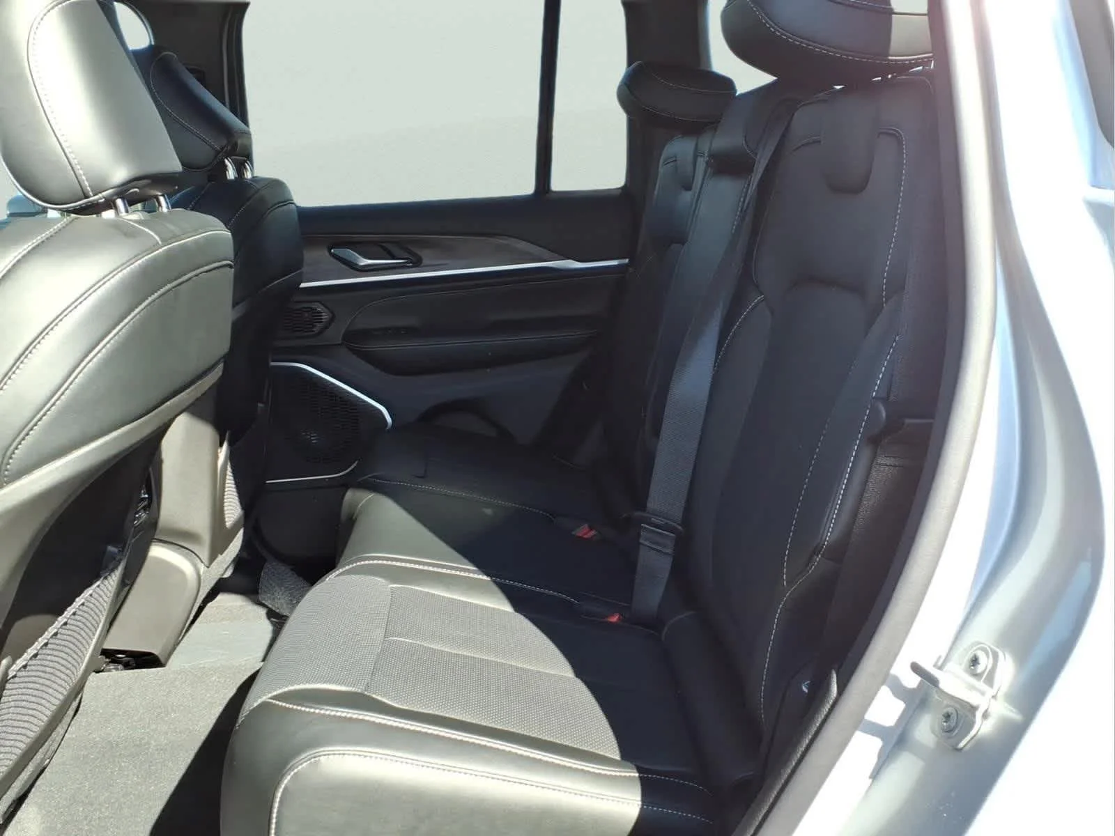 New 2026 Silver Zynith Jeep Laredo Altitude image 15