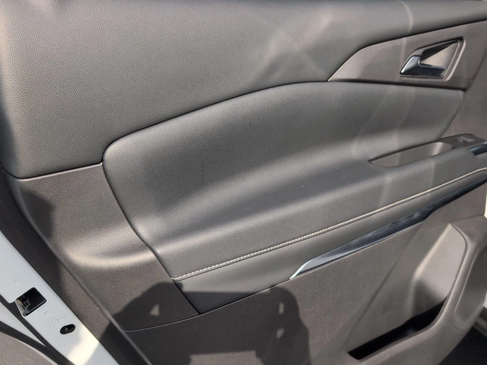 Used 2025 Summit White Chevrolet LT image 35