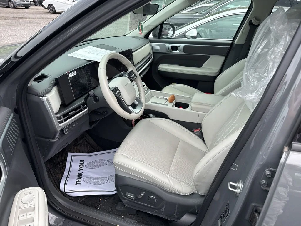 Used 2025 Gray Hyundai SEL image 5