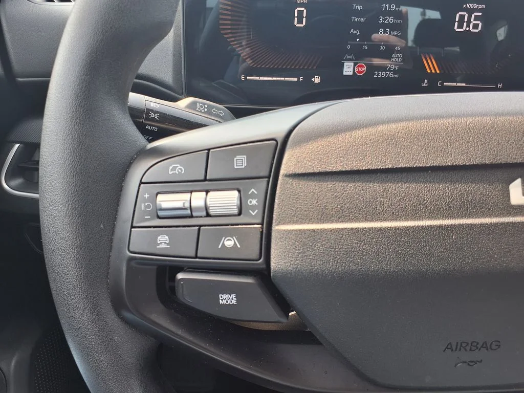 Used 2025 White Kia LXS image 22