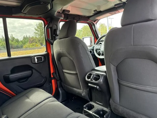 Used 2023 Punkn Metallic Clearcoat Jeep Sport S image 23