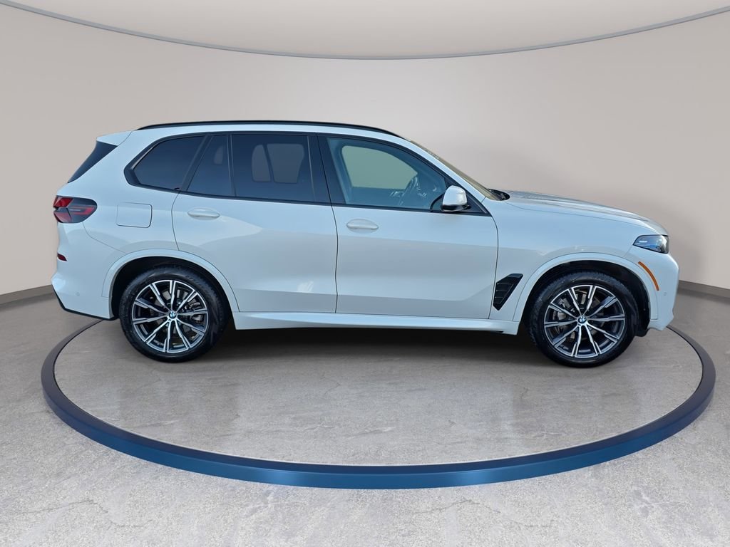 Used 2025 White BMW xDrive40i image 5