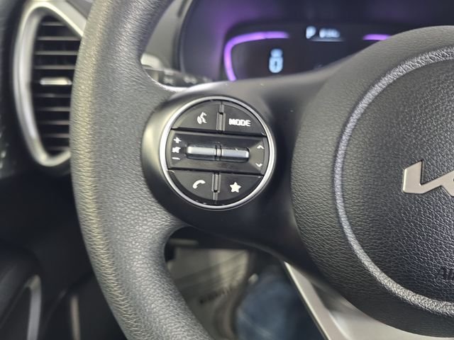 Used 2025  Kia LX image 19