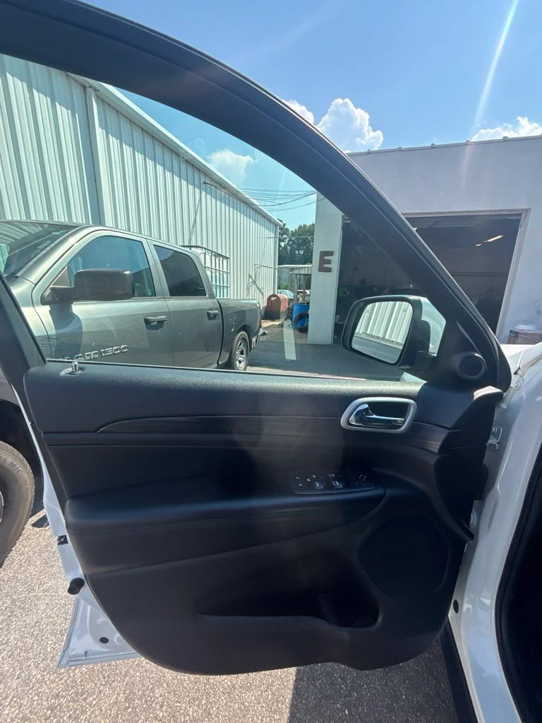 Used 2020 White Jeep Laredo E image 11