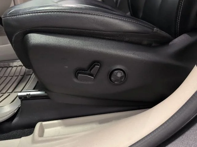 Used 2023  Chrysler Touring L image 20