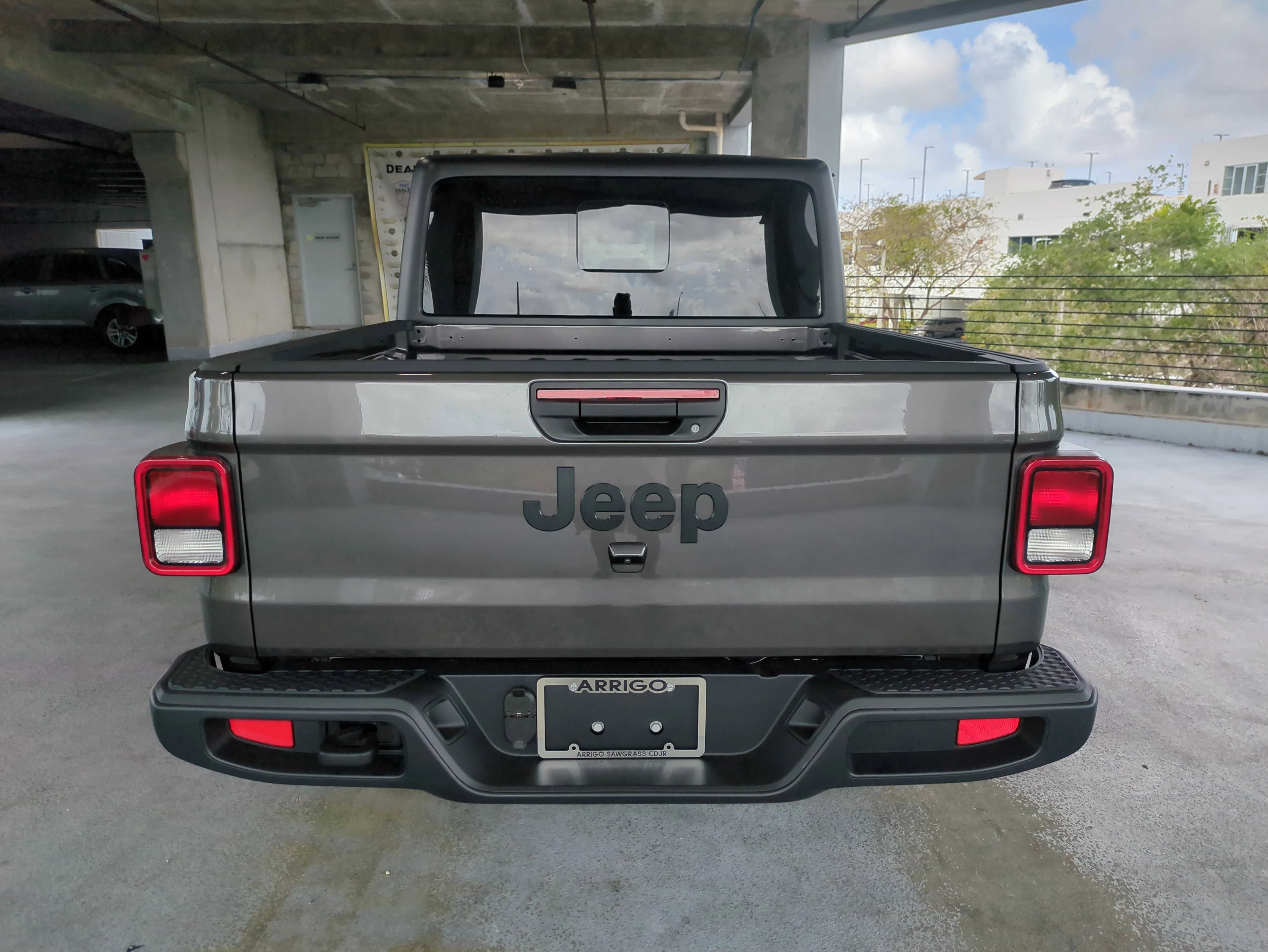New 2026 Granite Crystal Metallic Clear-Coat Exterior Paint Jeep Sport S image 5