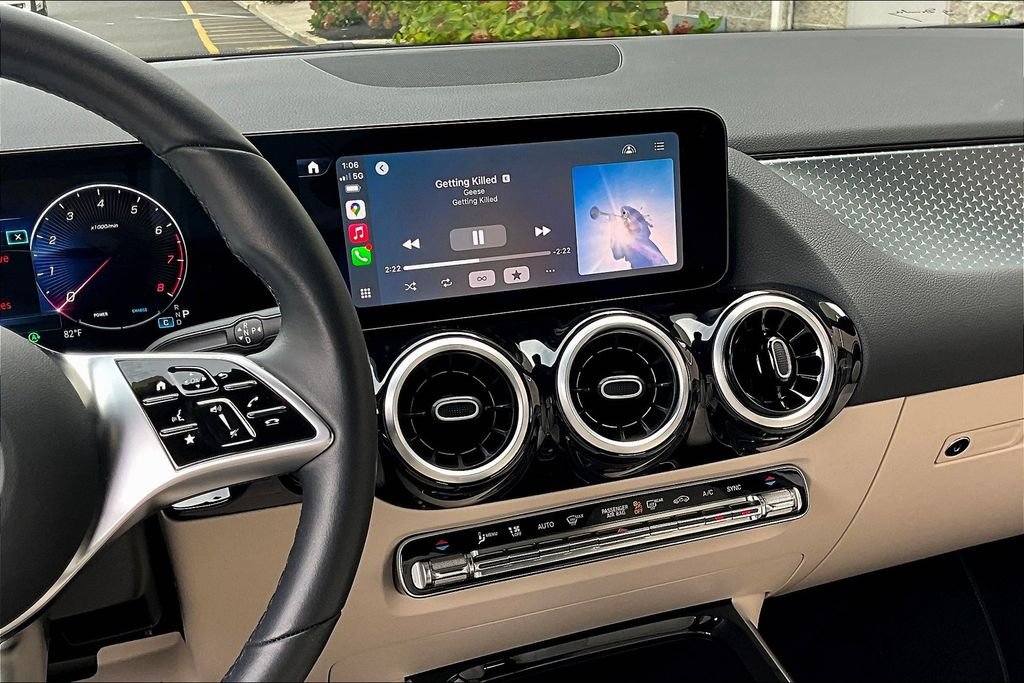 Certified Used 2025 White Mercedes-Benz GLA 250 image 6