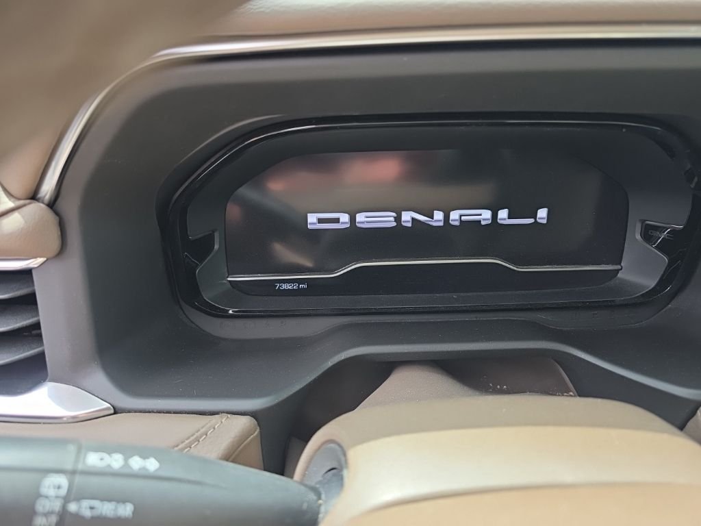 Used 2023 White Frost Tricoat GMC Denali image 10