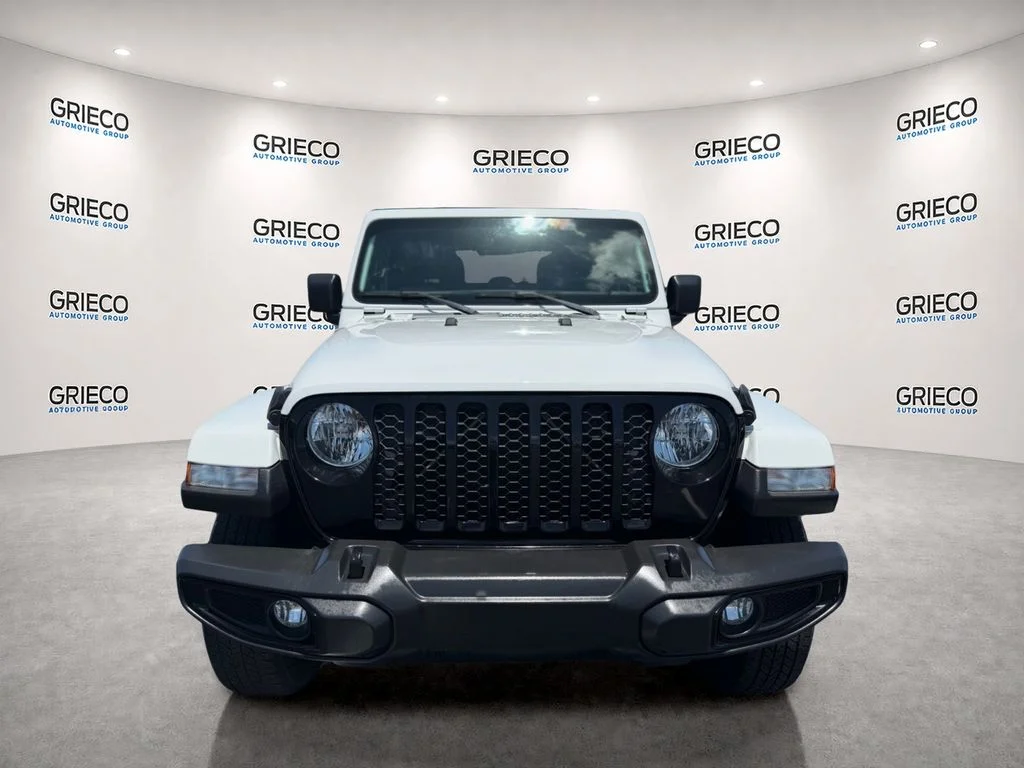 Used 2022 White Jeep Sport image 2
