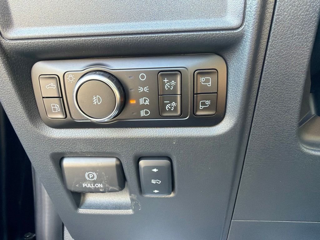 Used 2025 Agate Black Metallic Ford Lariat image 37