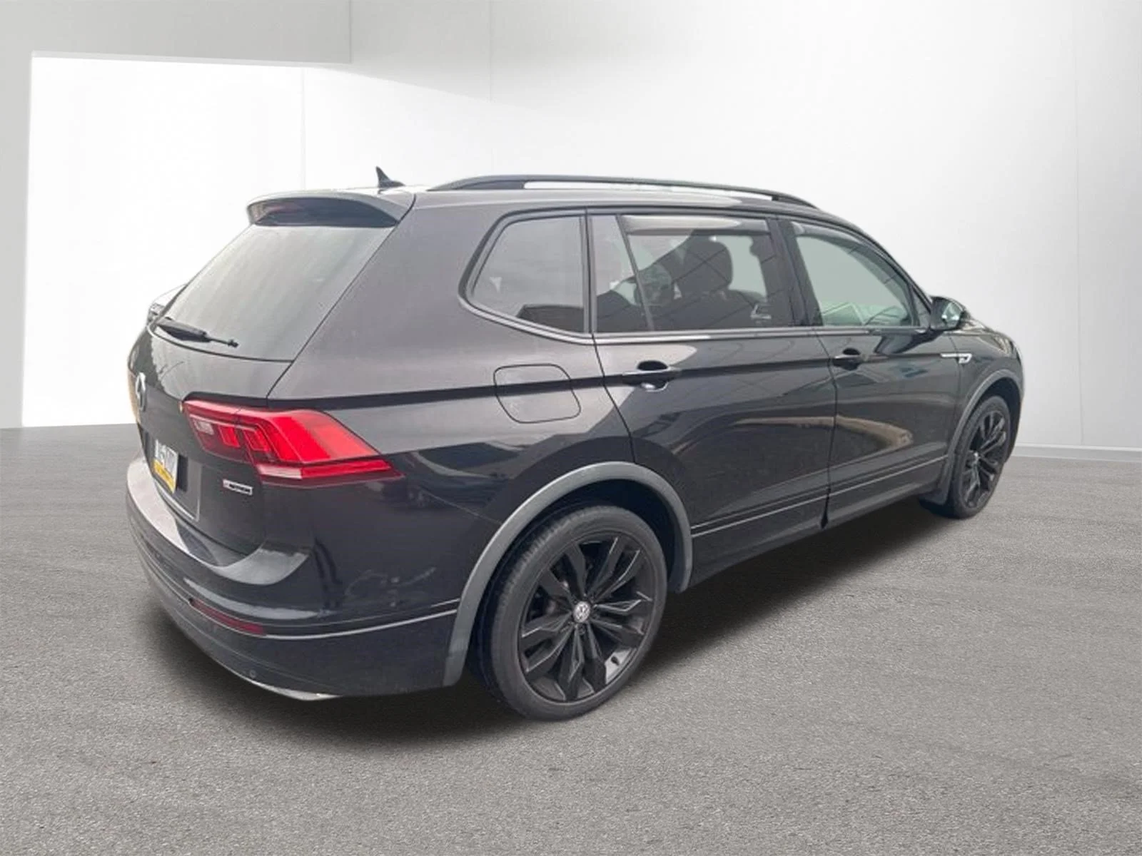 Used 2021 Deep Black Pearl Volkswagen 2.0T SE image 5