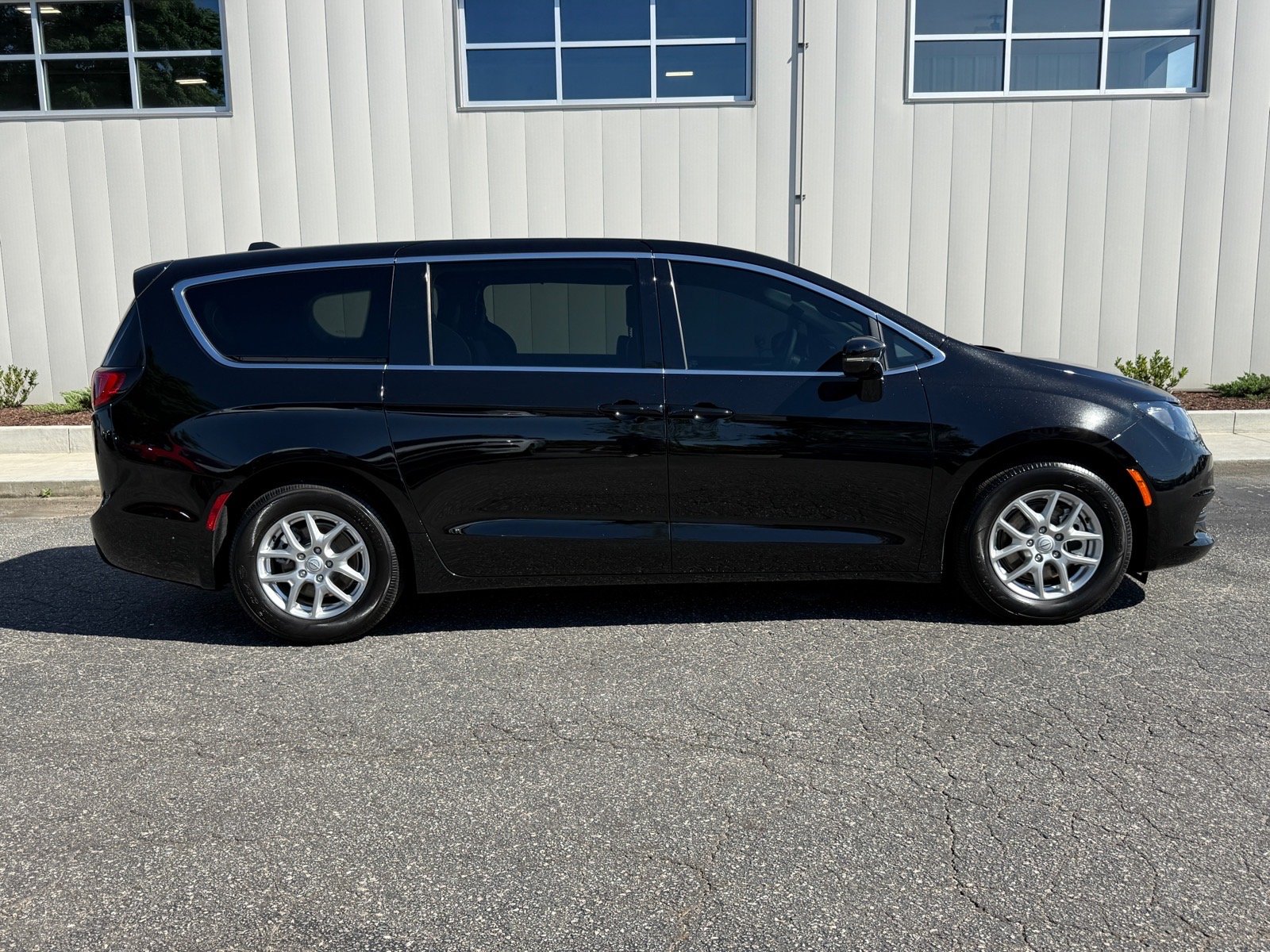 Used 2025 Diamond Black Crystal Pearl Coat Chrysler LX image 2