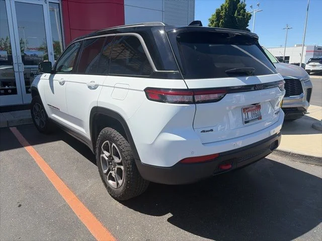 Used 2022 White Jeep Trailhawk image 5