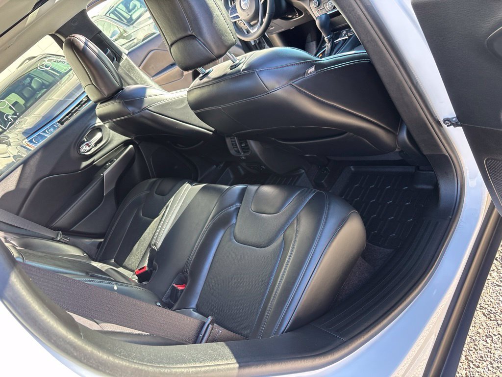 Used 2019 White Jeep Limited image 25