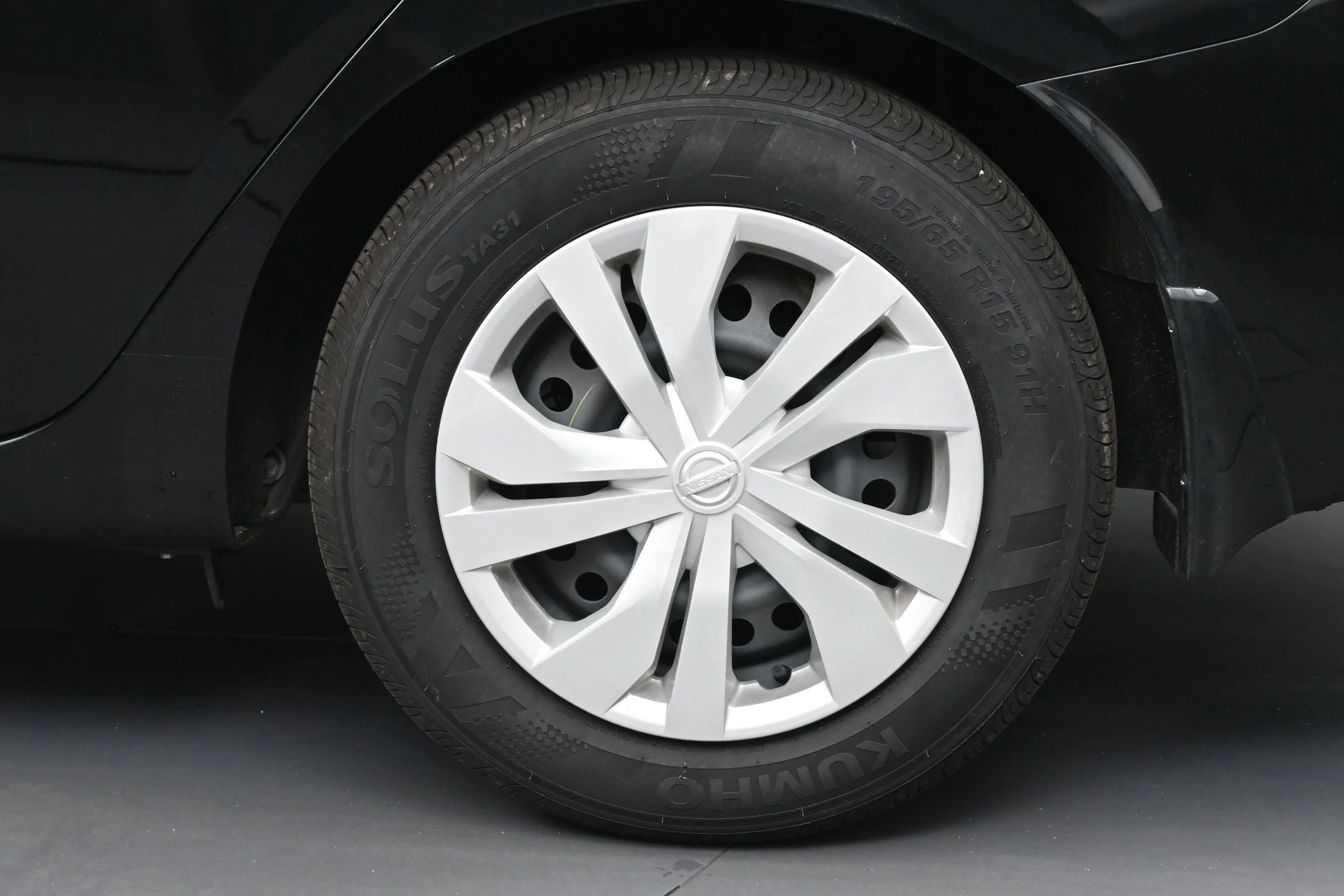 2025 Nissan Versa Sedan S - Photo 18