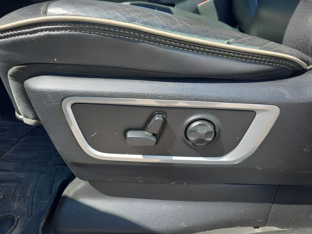 Used 2020 Bright White Clearcoat Ram Laramie image 12