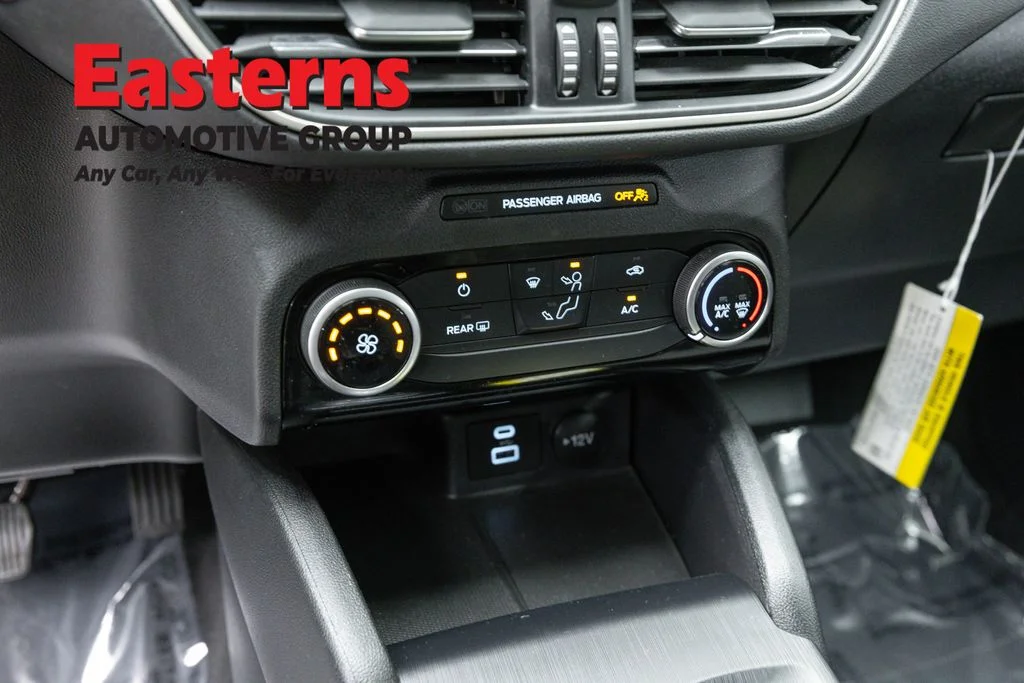 Used 2022 White Ford SE image 20