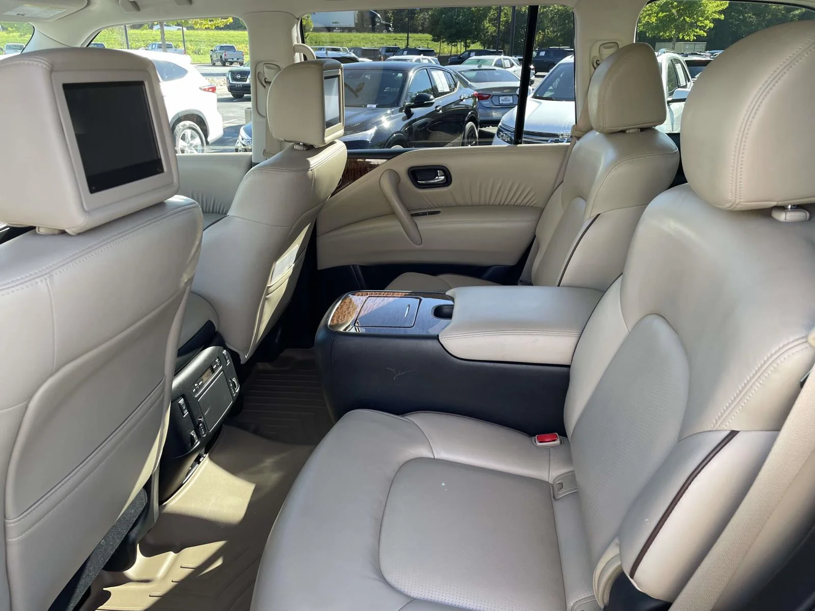 Used 2020 White Nissan Platinum 4WD image 13