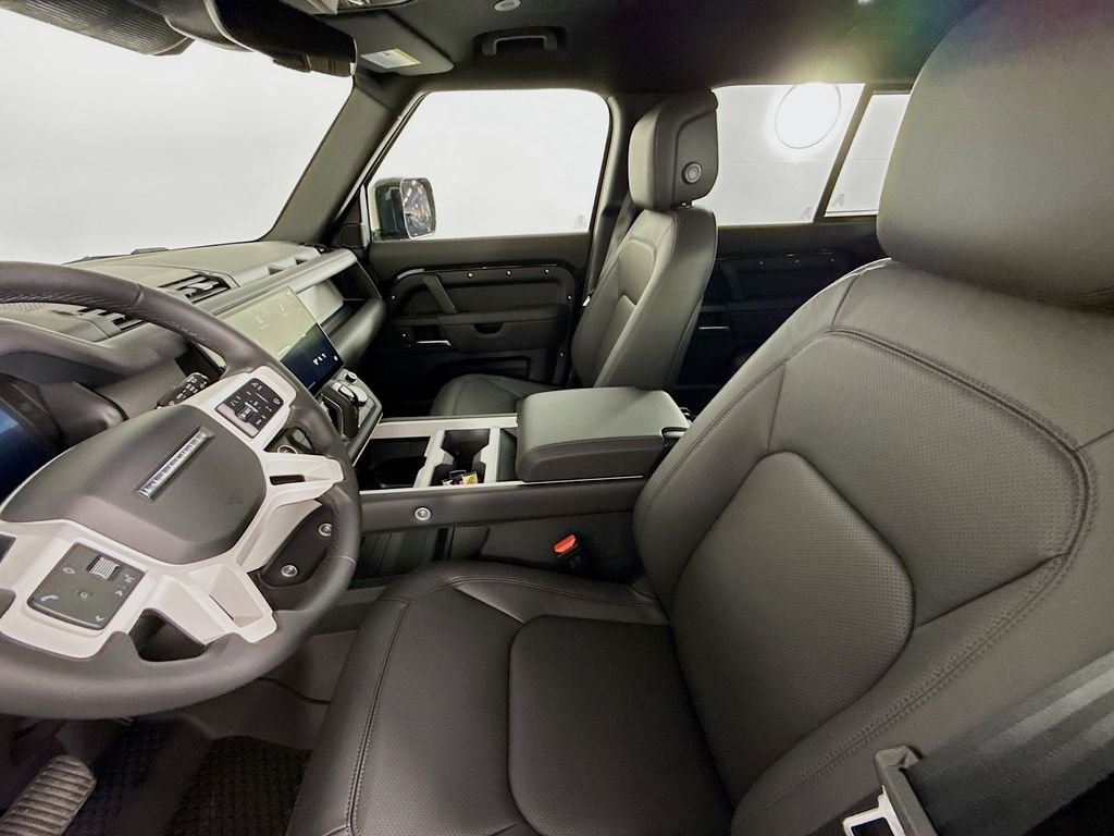 New 2026 Santorini Black Land Rover X-Dynamic SE image 5