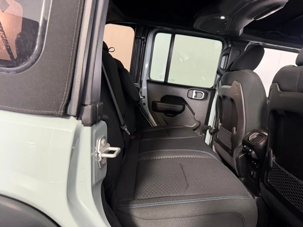 Used 2024  Jeep Rubicon 4xe image 29