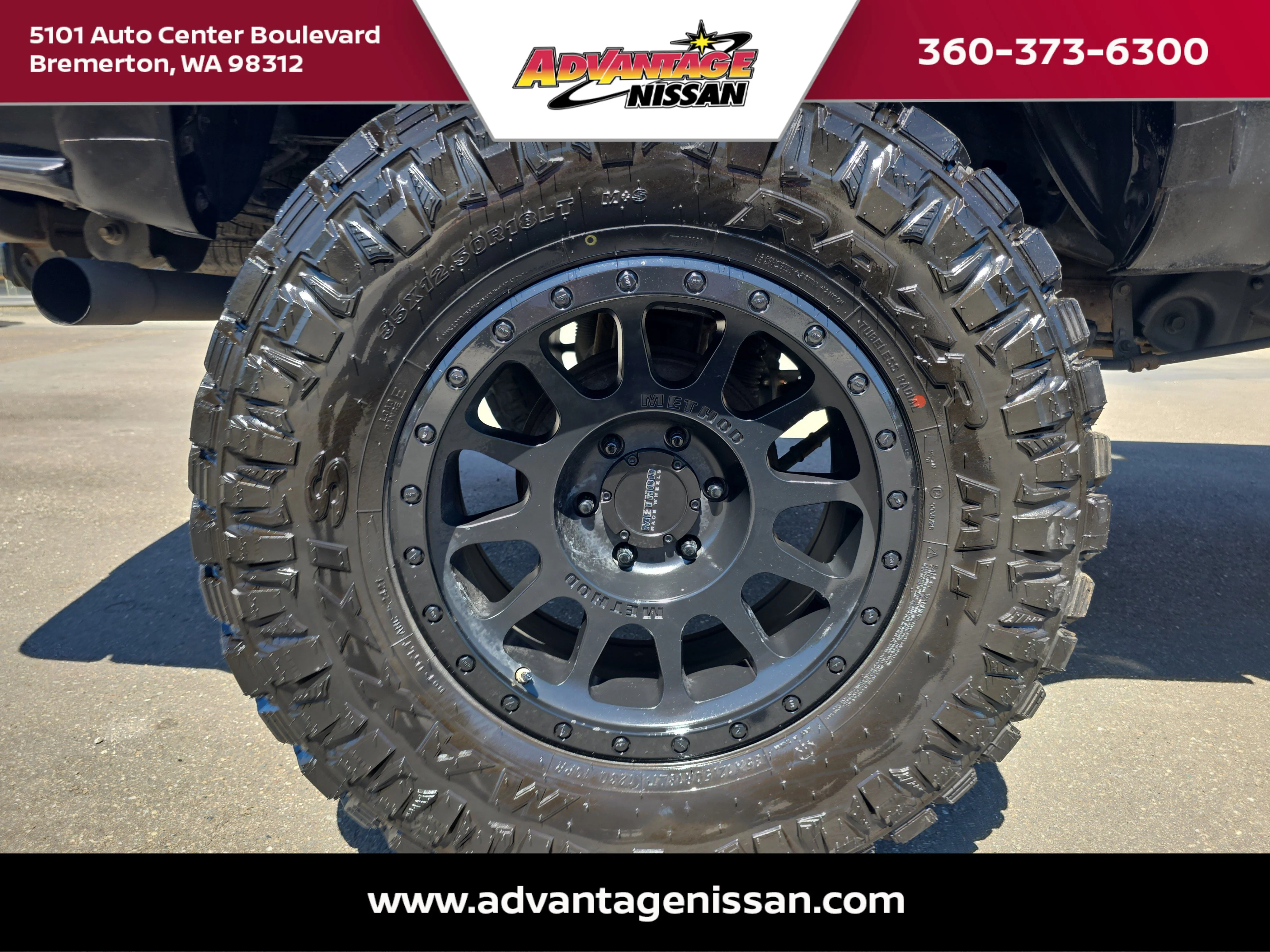 Used 2018 Midnight Black Metallic Toyota SR5 image 31