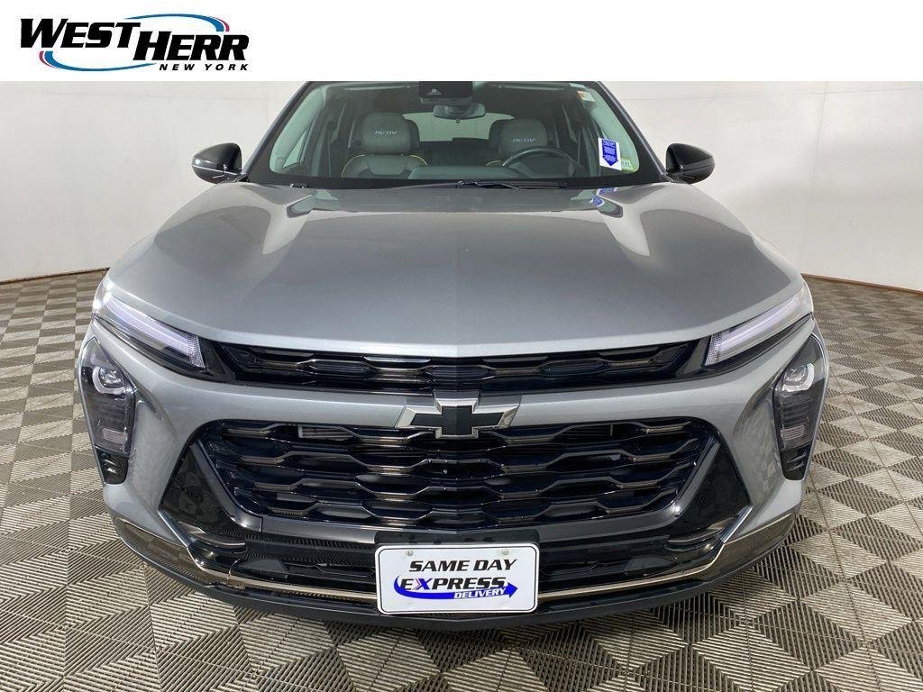 Used 2025 Sterling Gray Metallic Chevrolet FWD ACTIV image 21