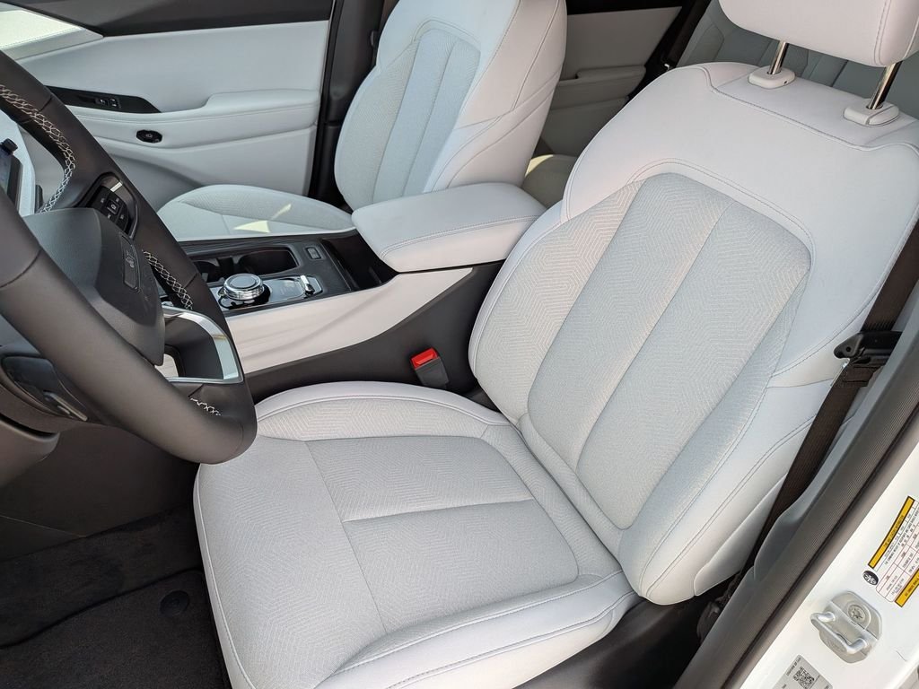 New 2026 Bright White Clear-Coat Exterior Paint Jeep Laredo image 26