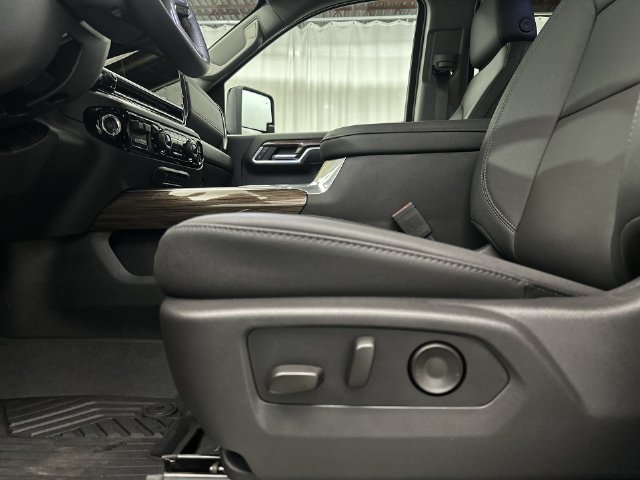 2026 Chevrolet Silverado 2500 HD photo 16 of 35