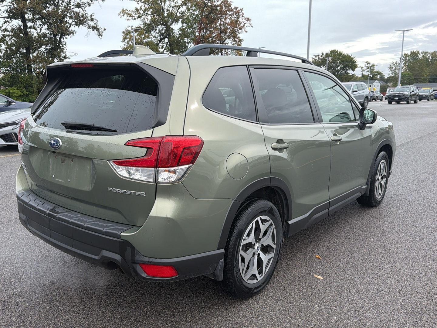 Used 2019 Jasper Green Metallic Subaru Premium image 3