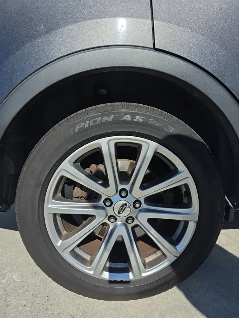 Used 2017 Gray Ford Limited image 8