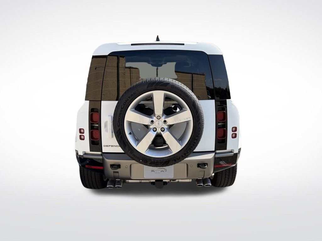 New 2025 White Land Rover X-Dynamic SE image 7