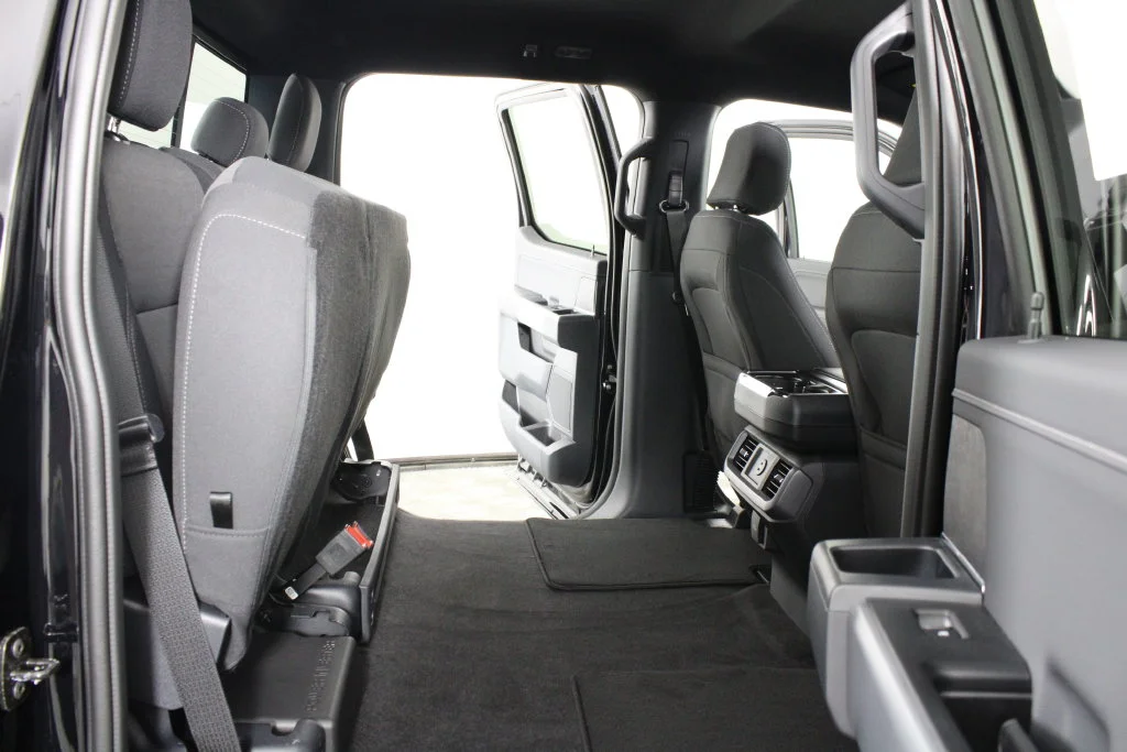 New 2026 Agate Black Metallic Ford XLT image 13