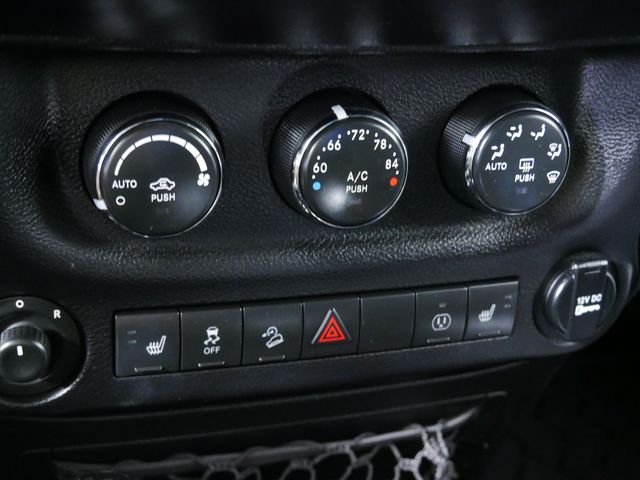 Used 2014 Gray Jeep Unlimited Rubicon image 30