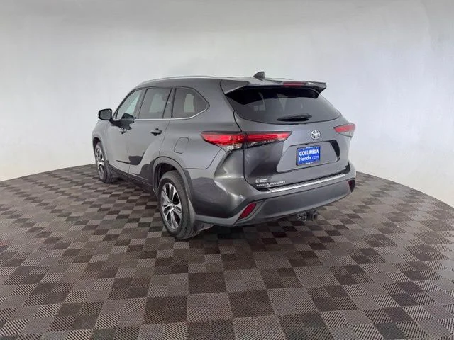 Used 2020 Gray Toyota XLE image 6