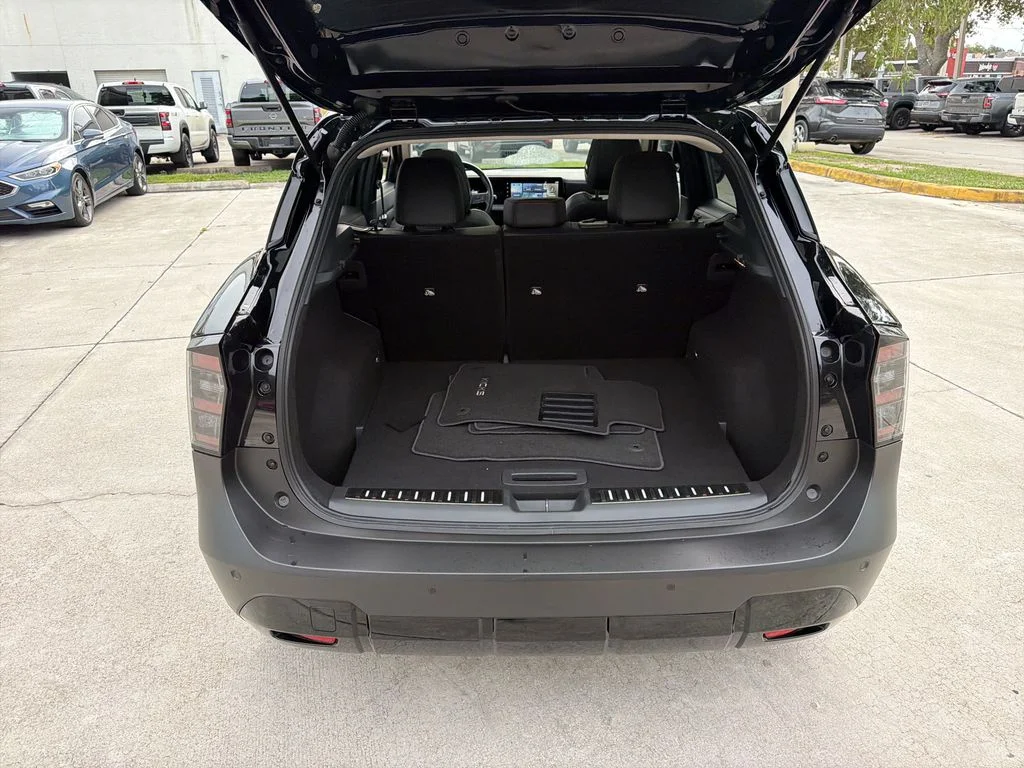 Used 2025 Black Nissan SR image 33