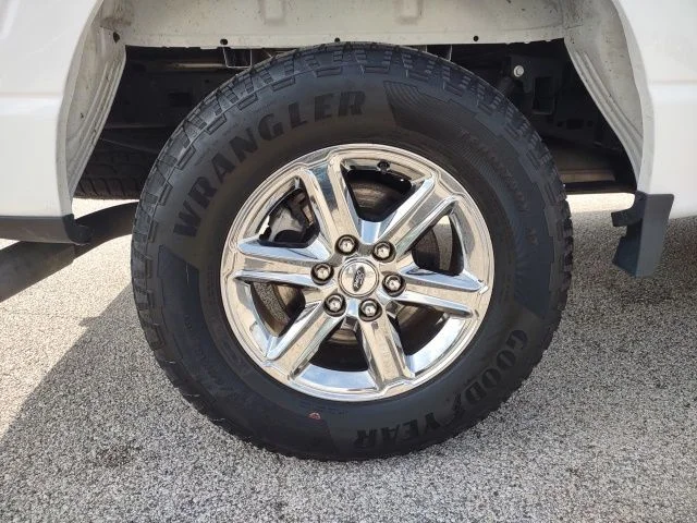 Certified Used 2025 Oxford White Ford XLT image 24
