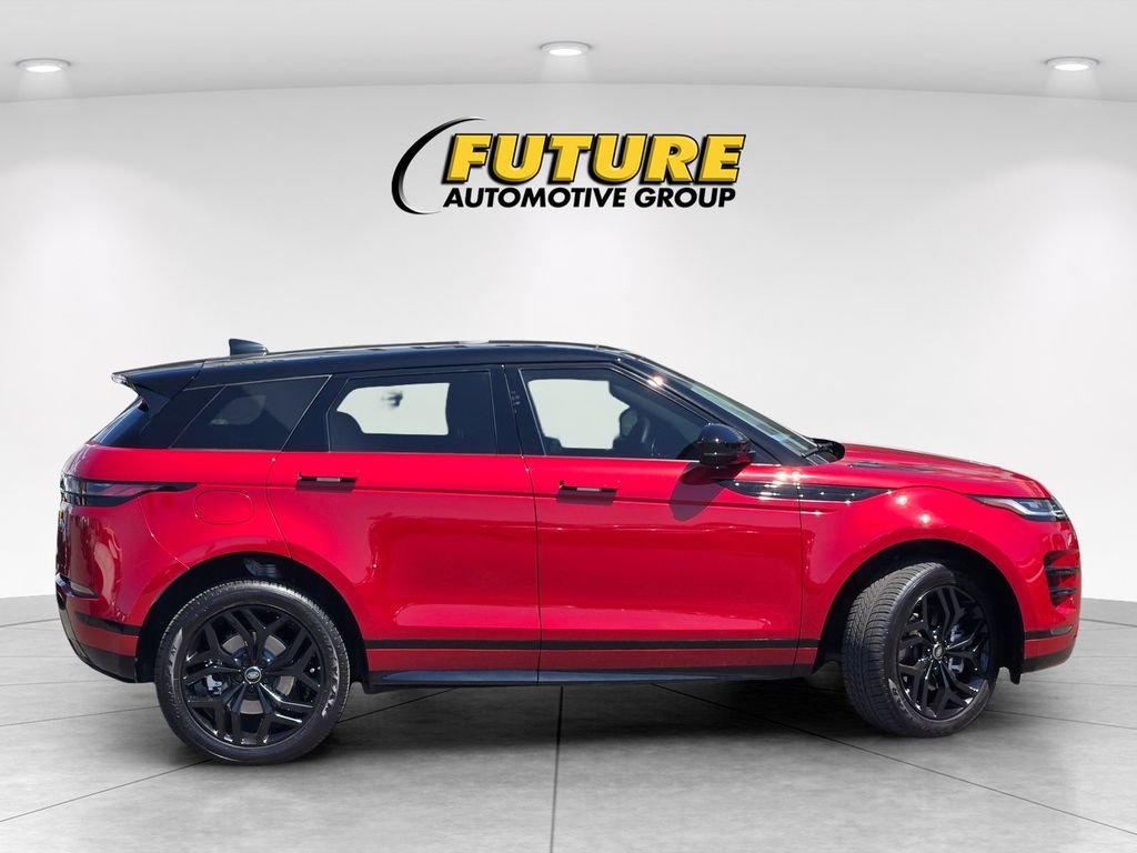 Used 2023 Red Land Rover R-Dynamic SE image 3