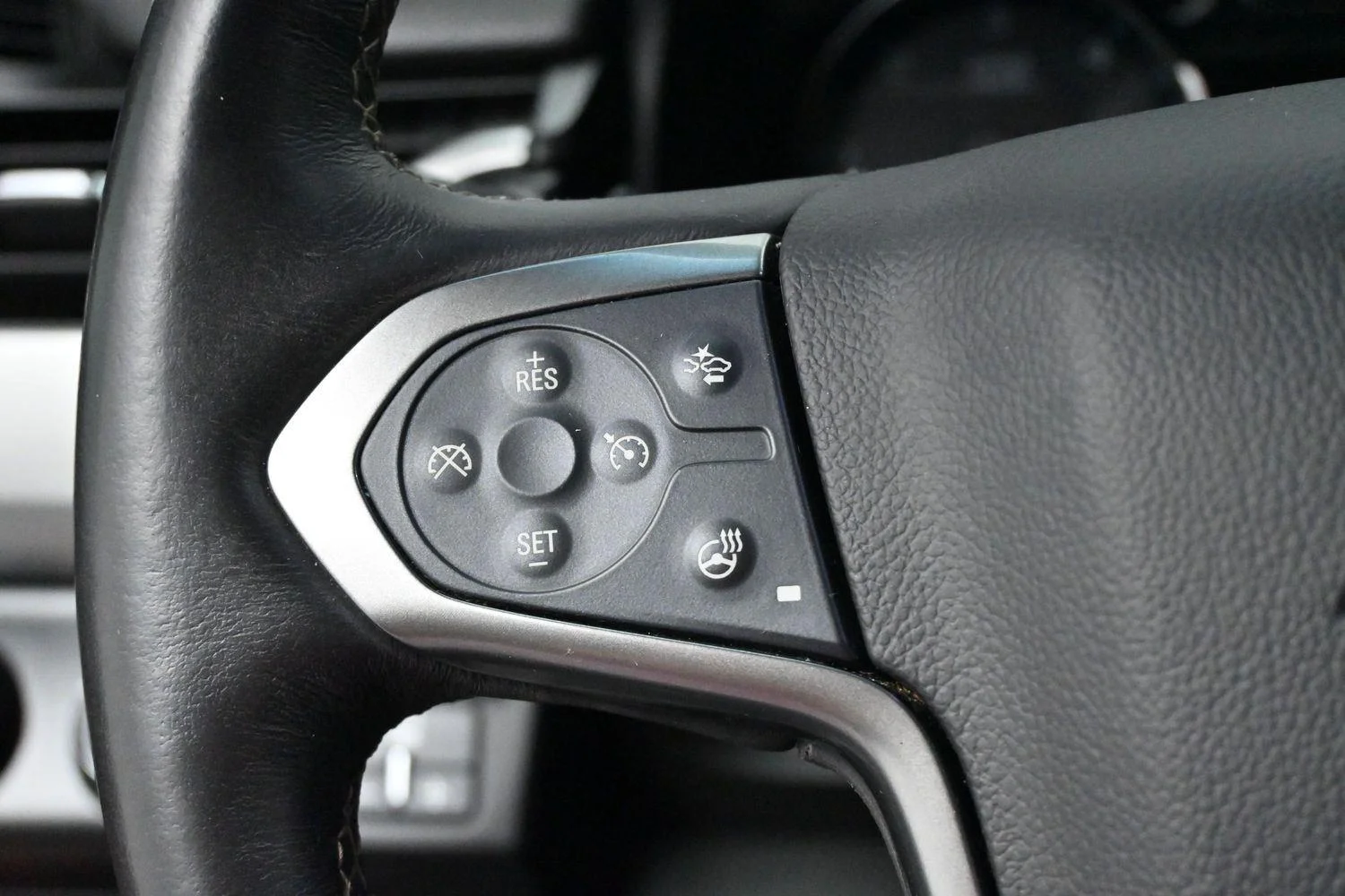 Used 2018 PEPPERDUST METALLIC Chevrolet LT image 22