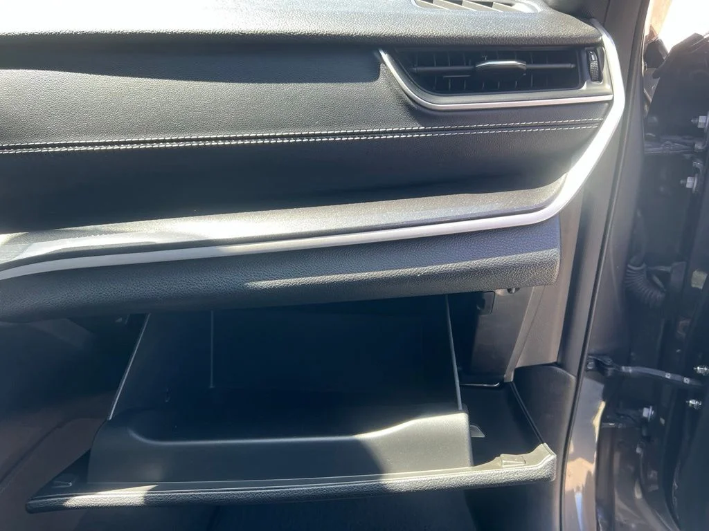 Used 2023 Metallic Jeep Altitude image 31