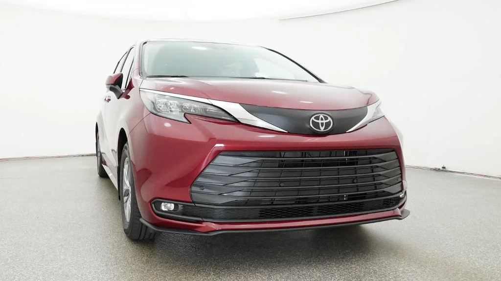 New 2026 Ruby Flare Pearl Toyota XLE image 7