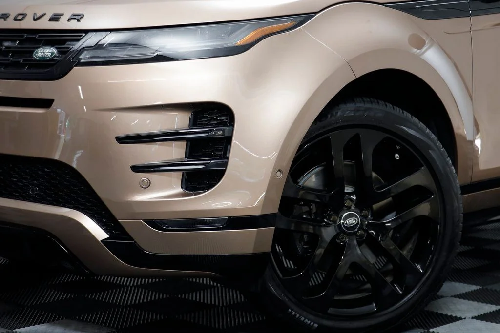 New 2026 Brown Land Rover Dynamic image 4