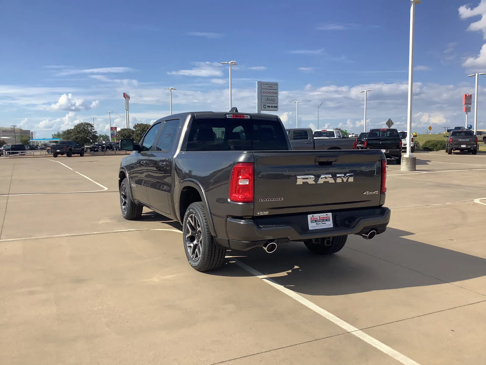 2026 RAM 1500 Laramie - Photo 8