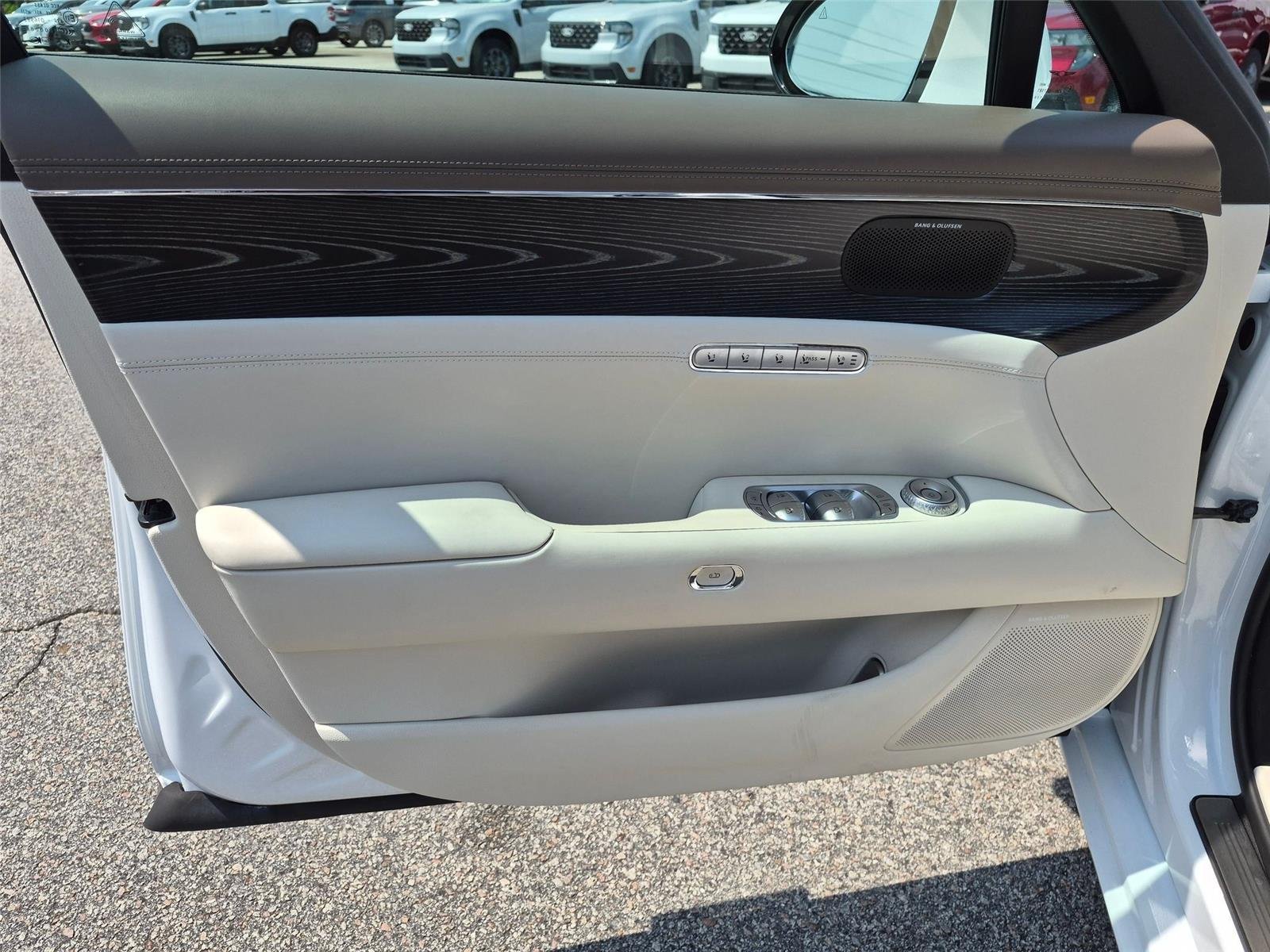 Used 2025 Uyuni White Genesis 3.5T image 11